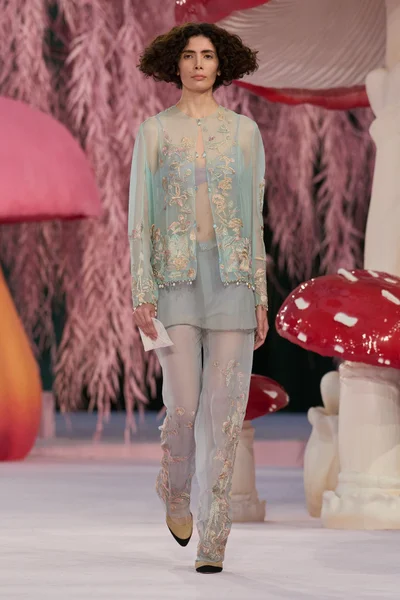 Look 5